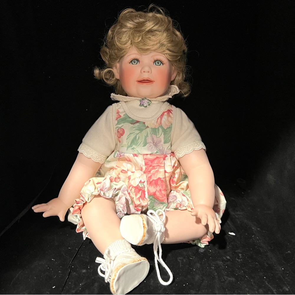 Hamilton Collection "Chelsea" Procelain Doll  1994. #0955D  in original Clothes